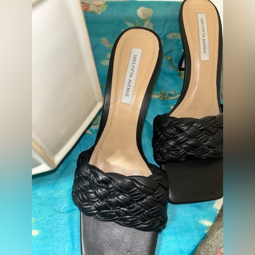 Saks Fifth Avenue Mule Short Heel sz 8.5M Black and Tan